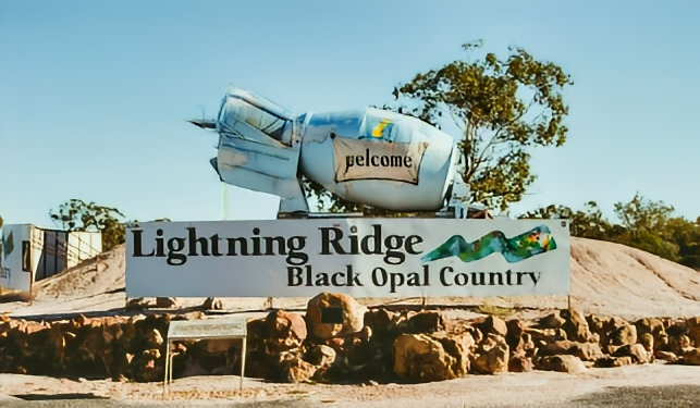 169696_Welcome_signage_Lightning_Ridge_DNSW