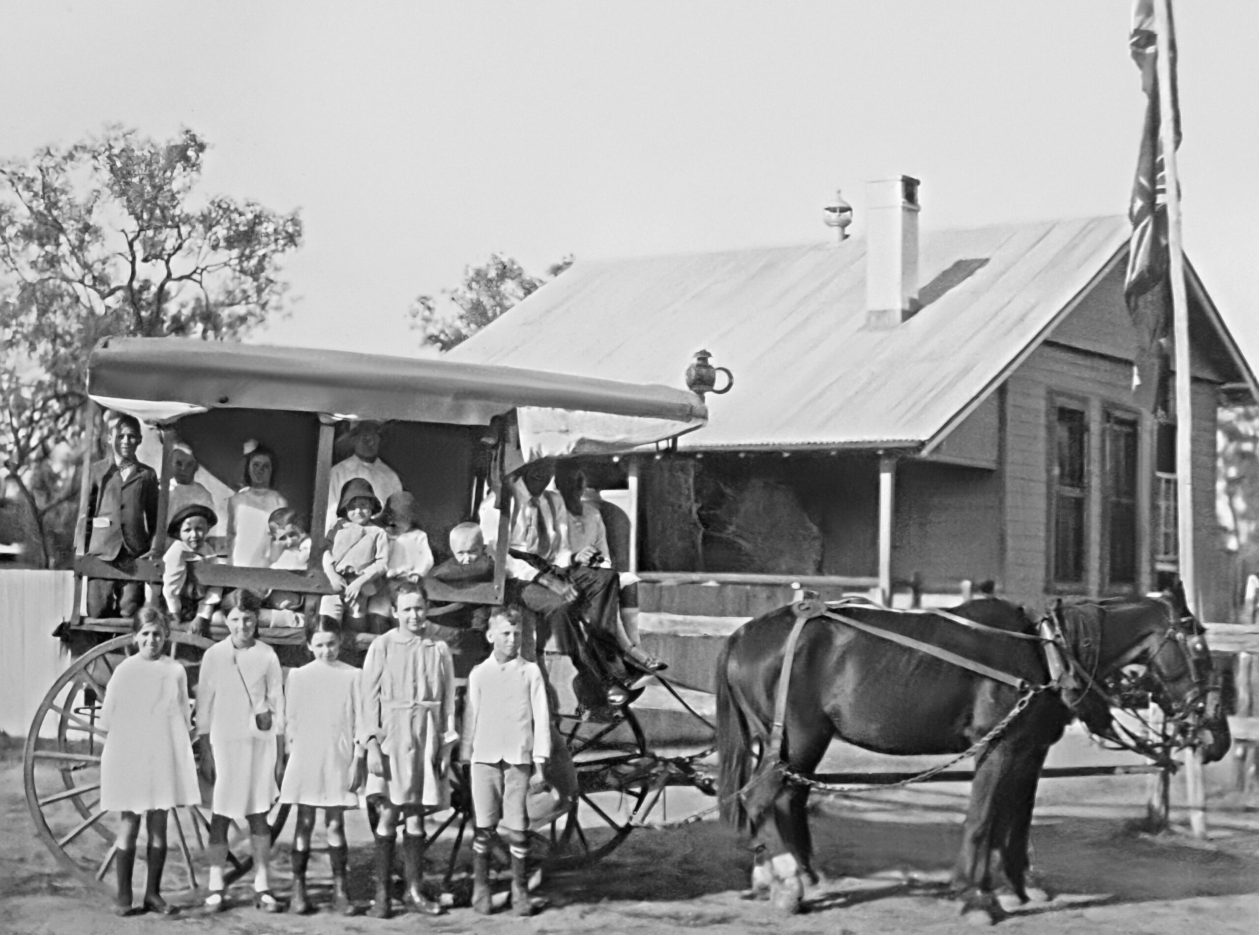 Kids arrive at Pallamallawa Public School in 1951 (Image Supplied).