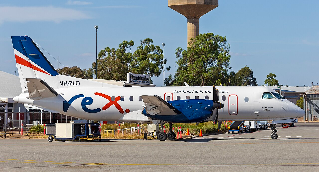 Rex_Airlines_(VH-ZLO)_Saab_340B_at_Wagga_Wagga_Airport