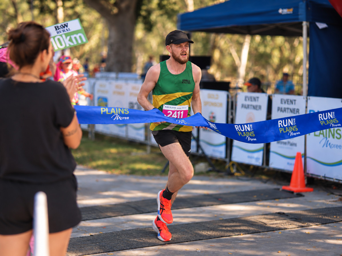 Logan Baxter sweeps Run the Plains Triple