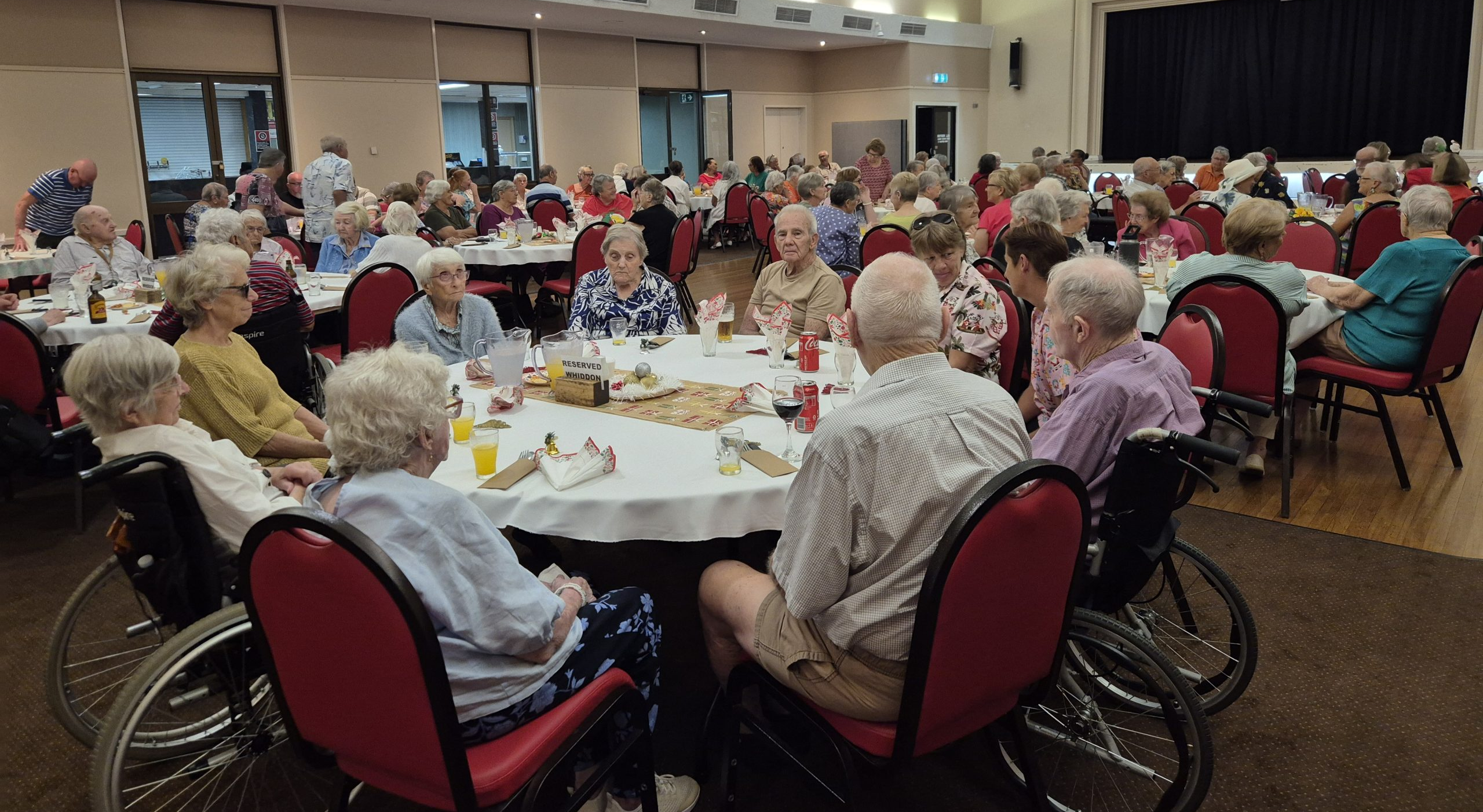 SeniorsLunch001