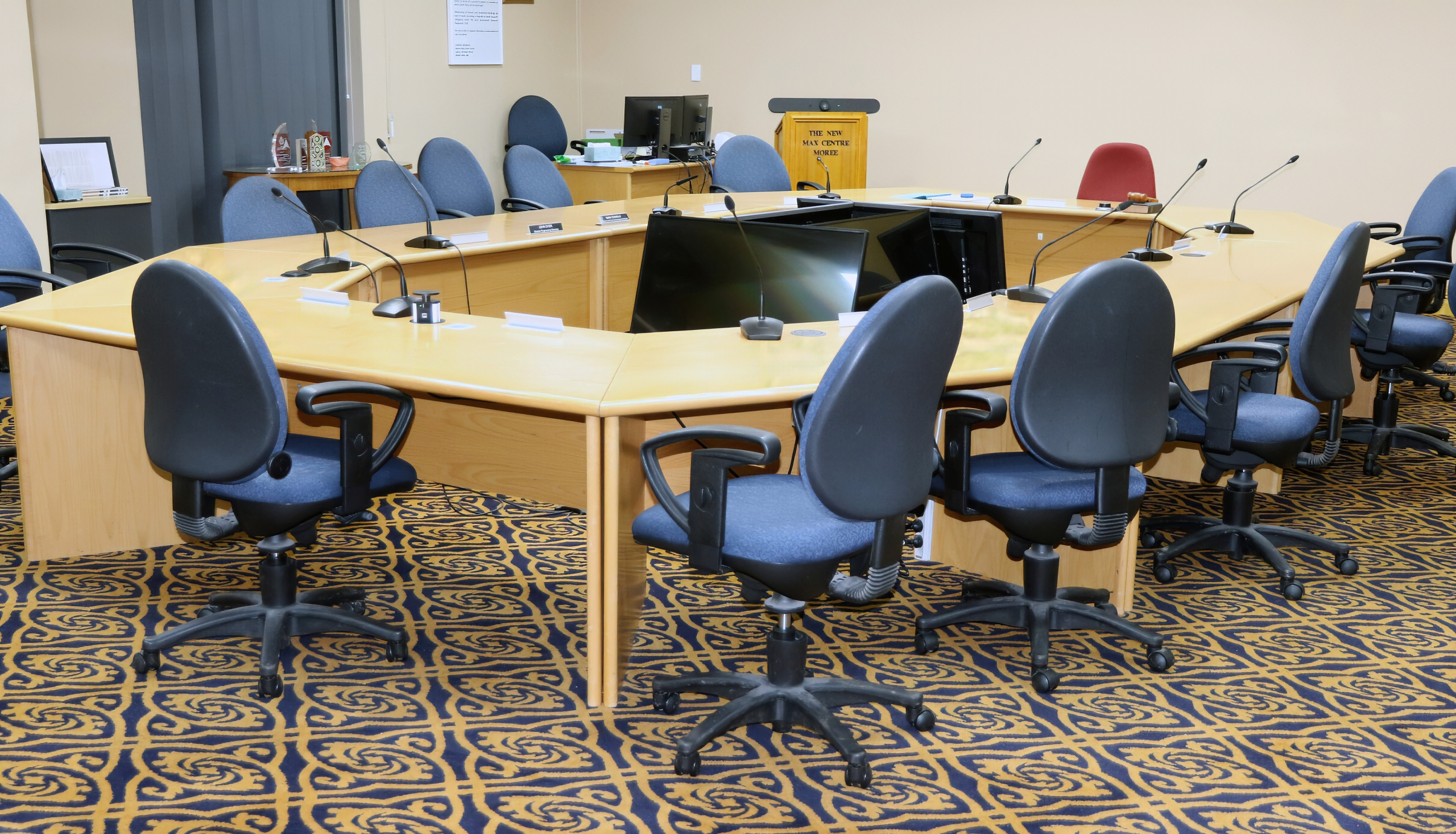 USECouncilChambersTable001