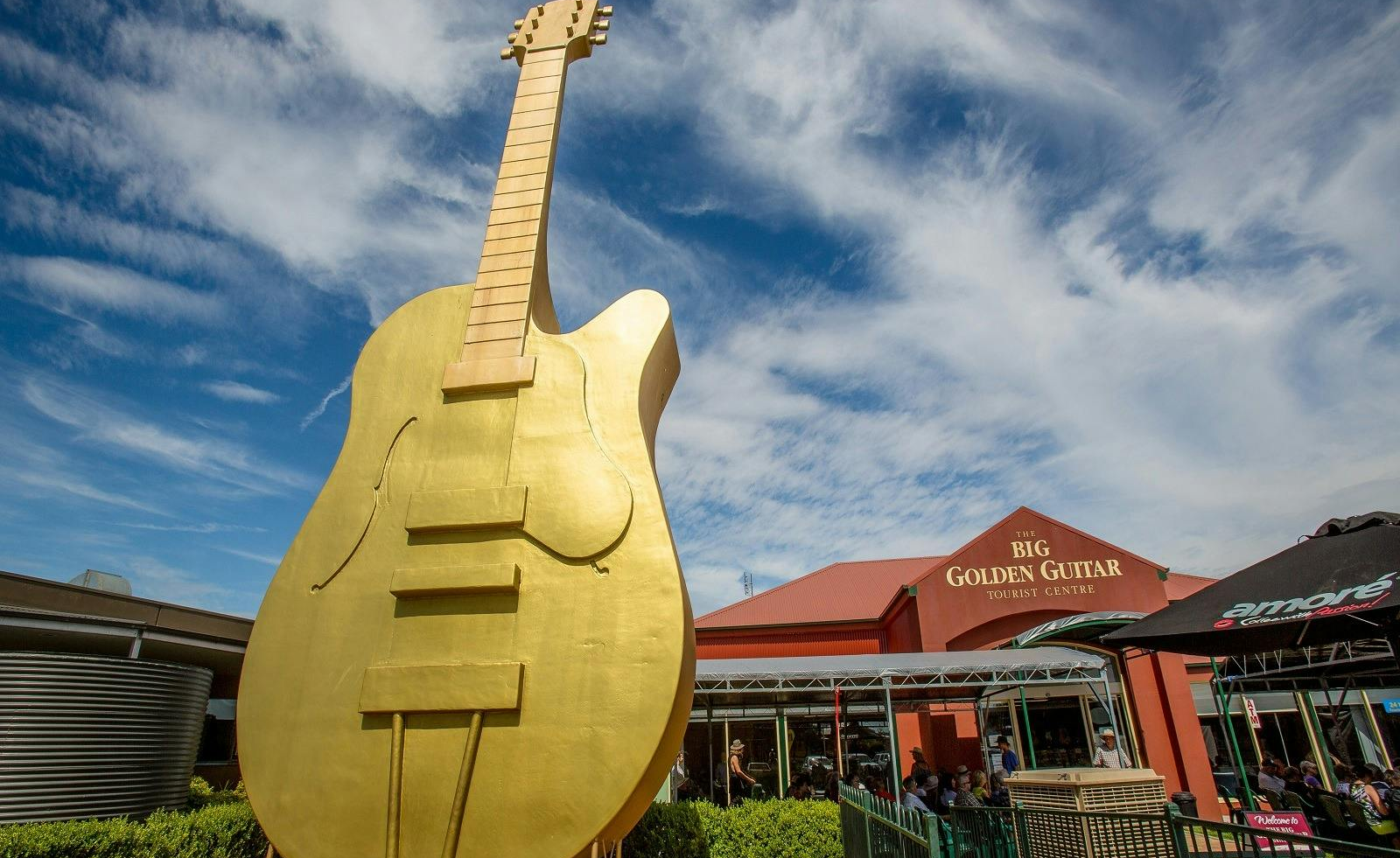 USEGoldenGuitar001