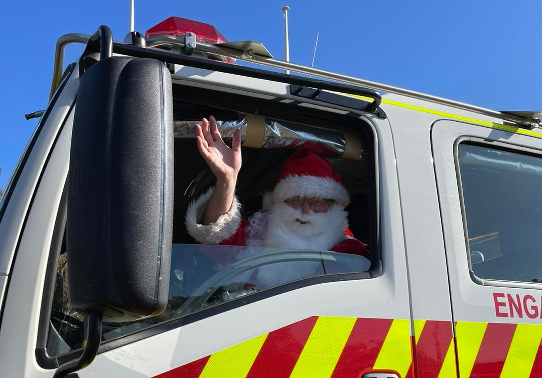 a-nsw-rfs-australia-staple-santa-runs-were-in-full-force-v0-5n3wad2t7v7a1