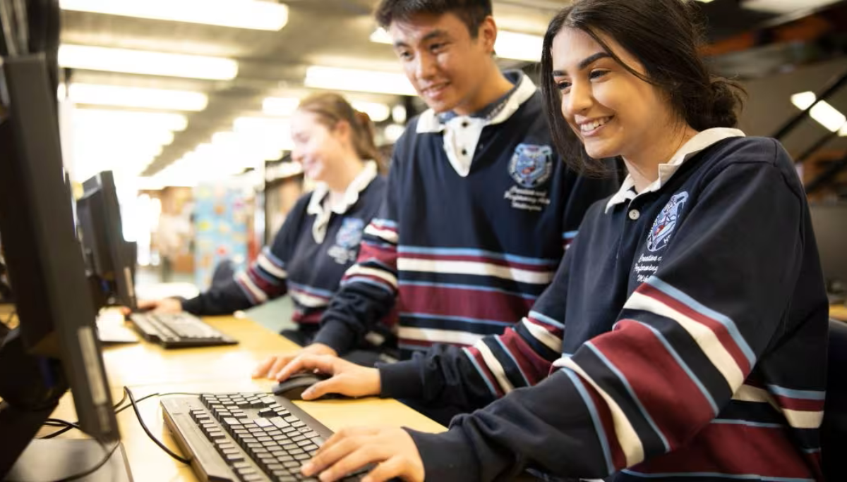 students-access-computer